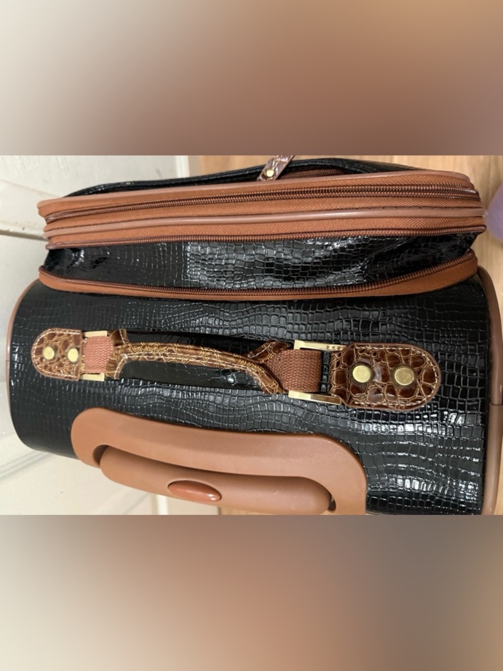 Samantha Brown 20” Luggage 4-wheel Carry-on - Picture 9 of 9